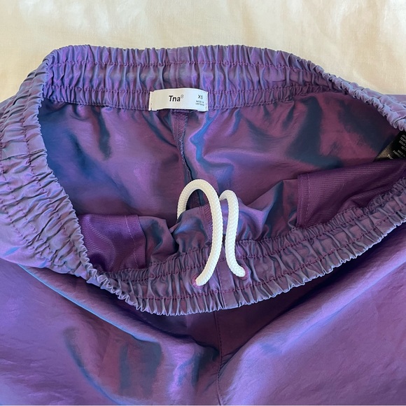 Aritzia TNA iridescent purple/blue adjustable waist high rise athletic shorts XS - Picture 2 of 7